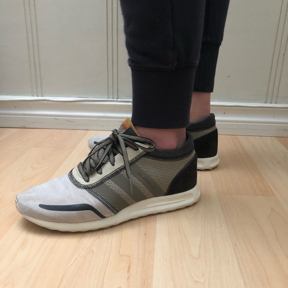 Earthy toned suede sneakers - Picture 3 of 6